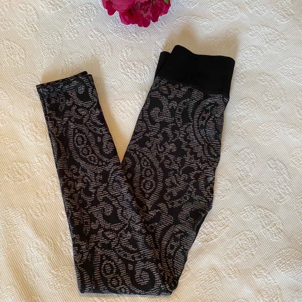 Soft Surroundings super stretch fleece-lined leggings L/XL black & gray paisley